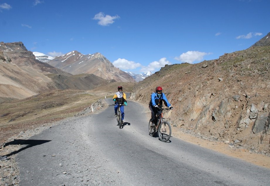 THE ULTIMATE BICYCLE TOUR IN TIBET